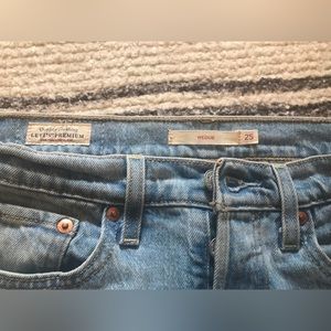 Levi’s Wedgie Icon Fit High Waist Ankle Jeans